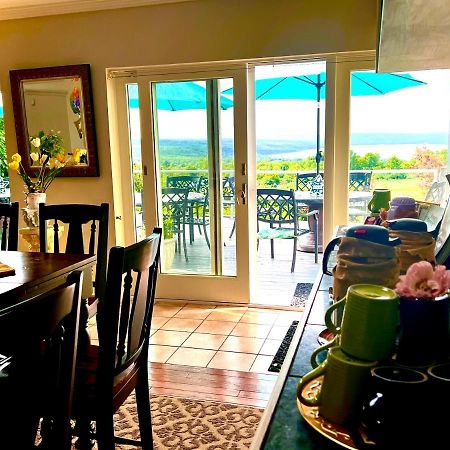 A Cayuga Lakefront Inn - Hotel Alt, Ithaca New York Екстер'єр фото